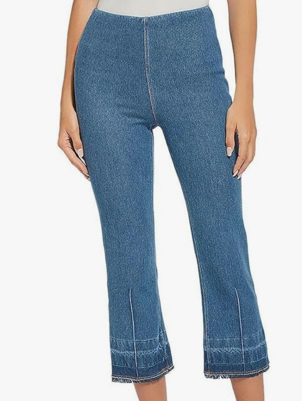 🌼 NWOT Lyssé control top stretch denim cropped pants